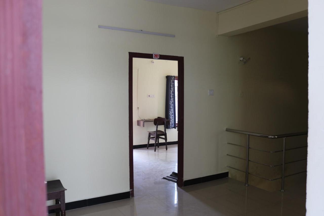 Shree Sairenu Near Maruthamalai And Bharathiyar Univ And On The Way To Near Isha Adiyogi Hotell Marudhamalai Exteriör bild